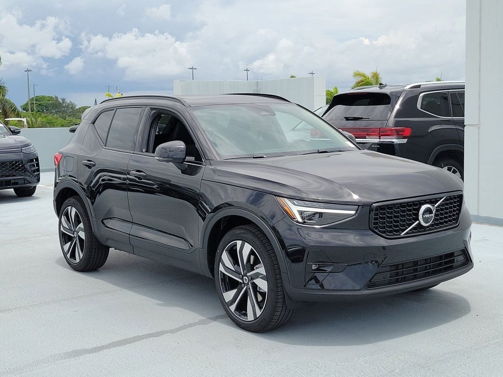 New 2026 Volvo XC40 B5 Plus SUV