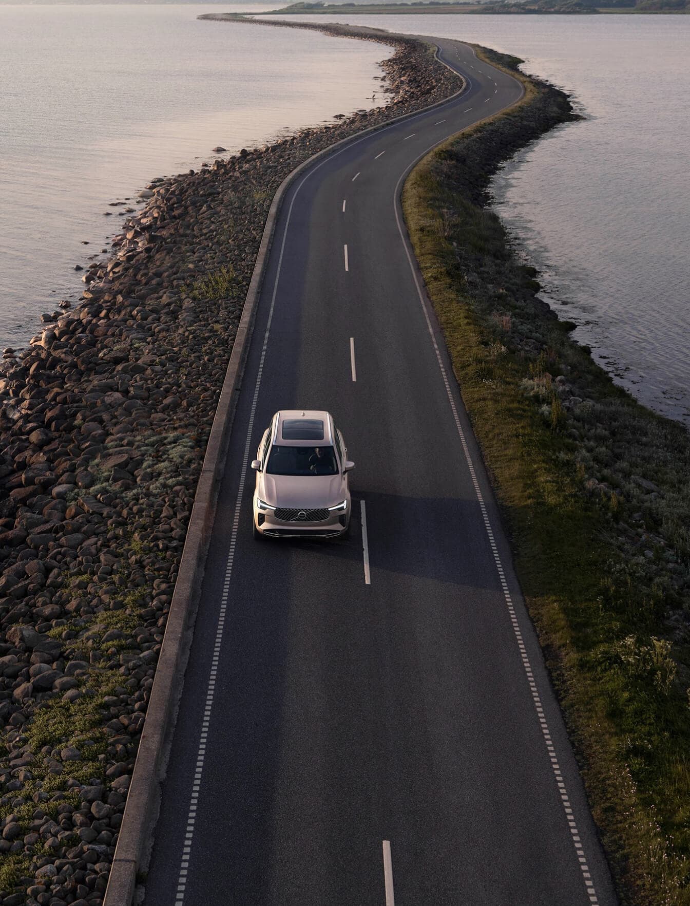 Volvo XC90 vs. Chevrolet Tahoe Technology and Safety