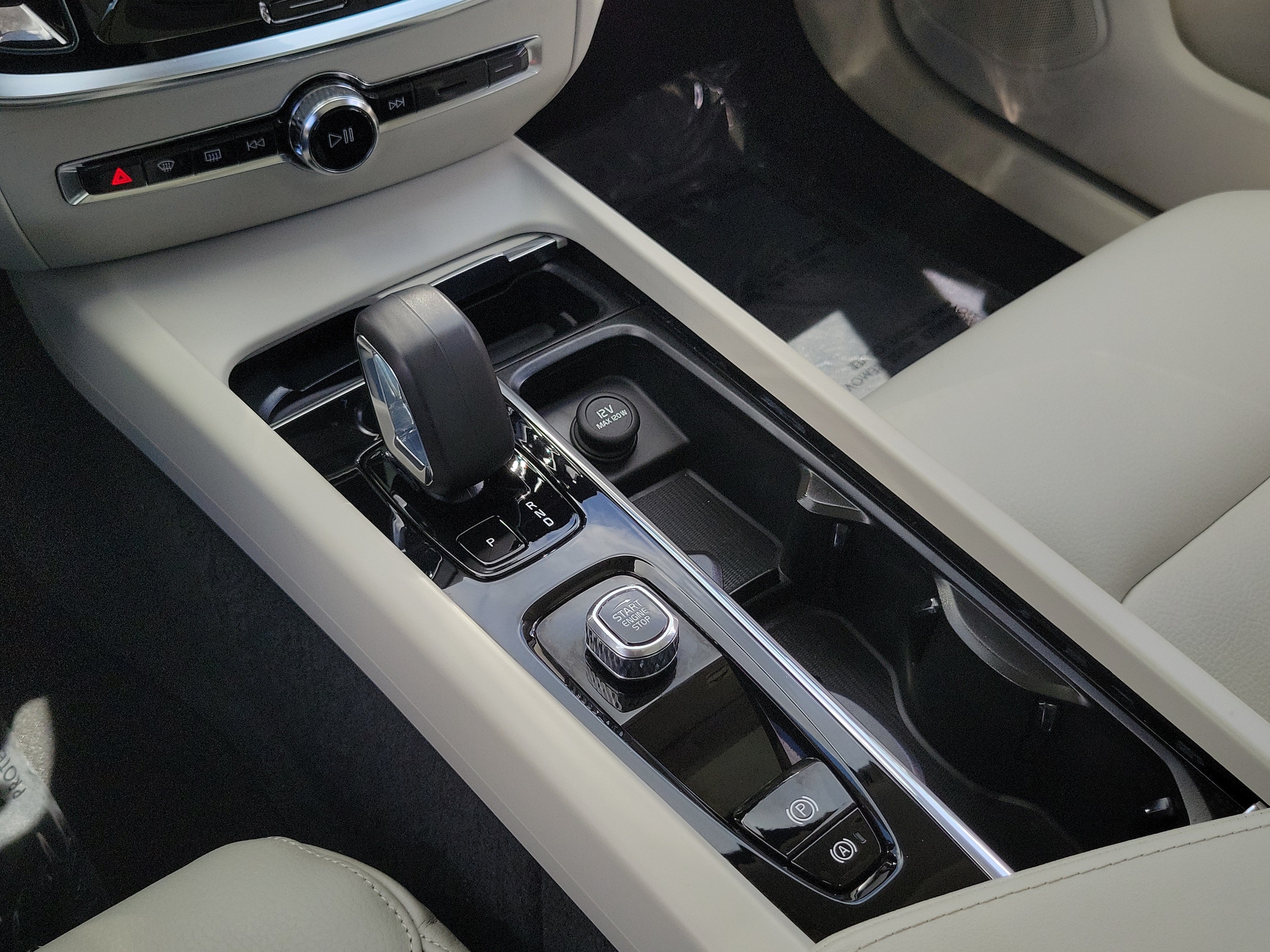 2024 Volvo S60 Core - Photo 29