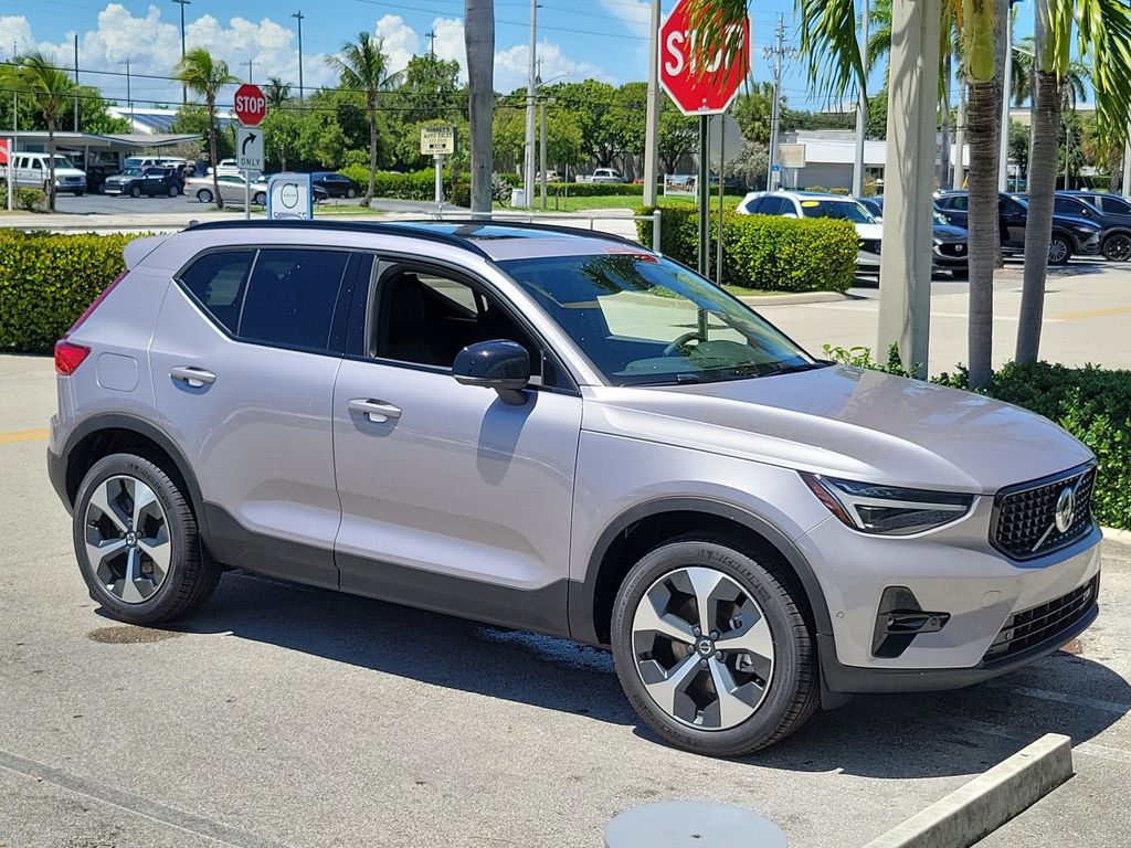 New 2026 Volvo XC40 B5 Plus SUV