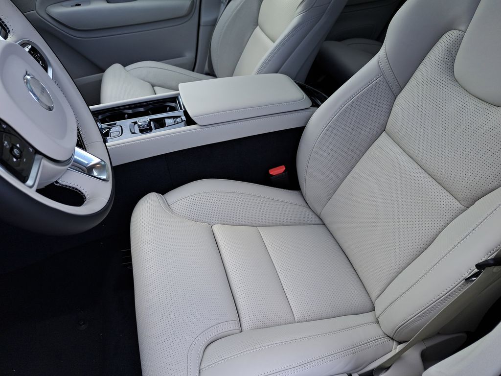 2026 Volvo XC90 Ultra - Photo 23