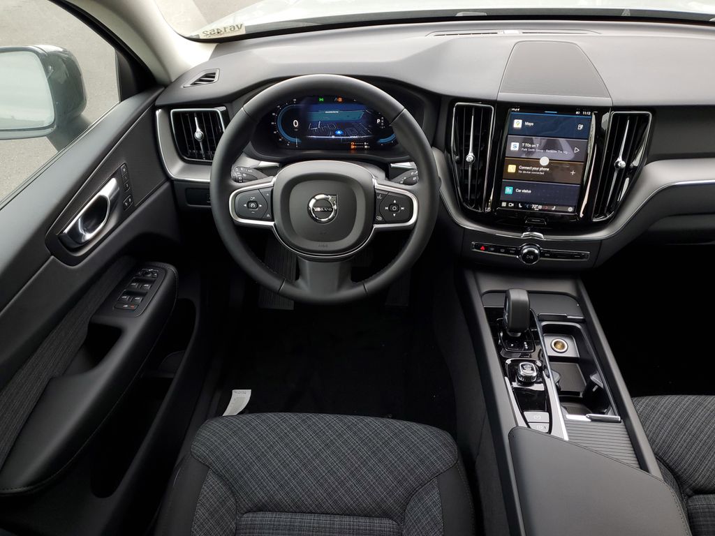 2025 Volvo XC60 Core - Photo 16