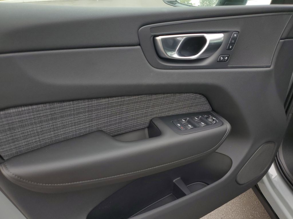 2025 Volvo XC60 Core - Photo 18