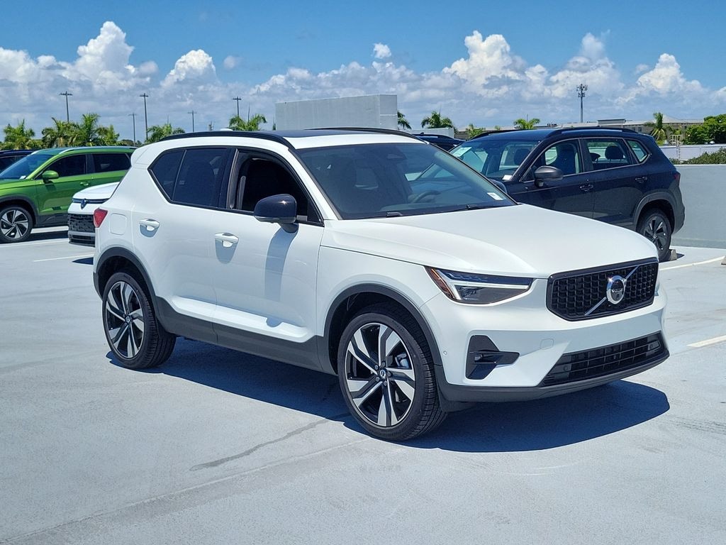 New 2026 Volvo XC40 B5 Plus SUV