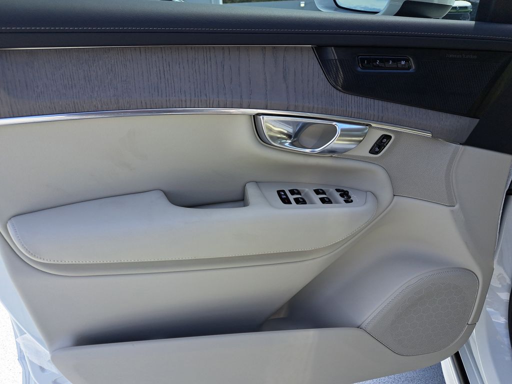 2026 Volvo XC90 Ultra - Photo 19