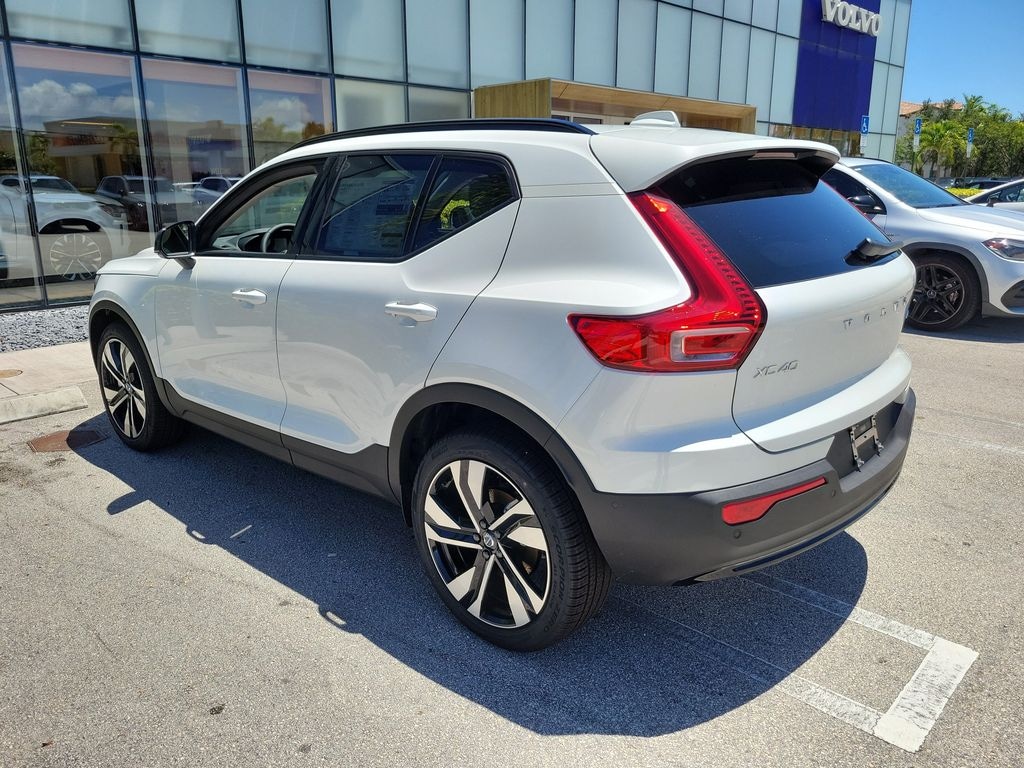 New 2026 Volvo XC40 B5 Ultra SUV