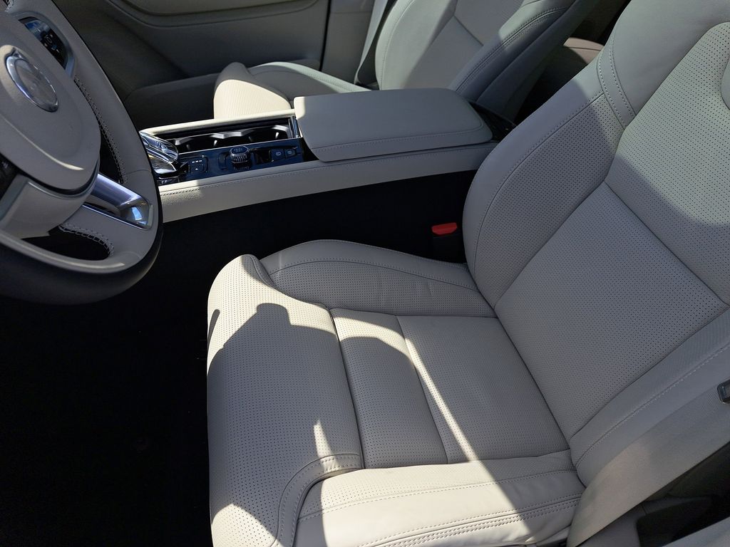 2026 Volvo XC90 Ultra - Photo 24