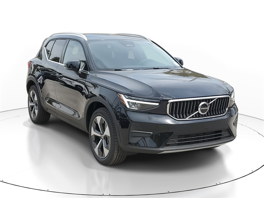 2025 Volvo XC40 Core