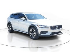 2026 Volvo V60 Cross Country B5 Ultra Wagon