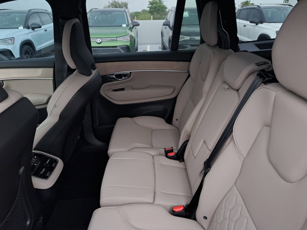 2026 Volvo XC90 Plus - Photo 13