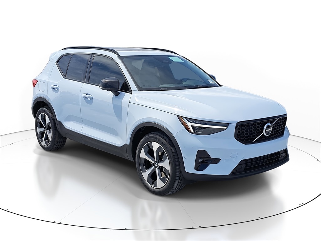 New 2026 Volvo XC40 B5 Plus SUV