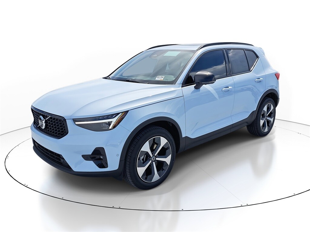 New 2026 Volvo XC40 B5 Plus SUV