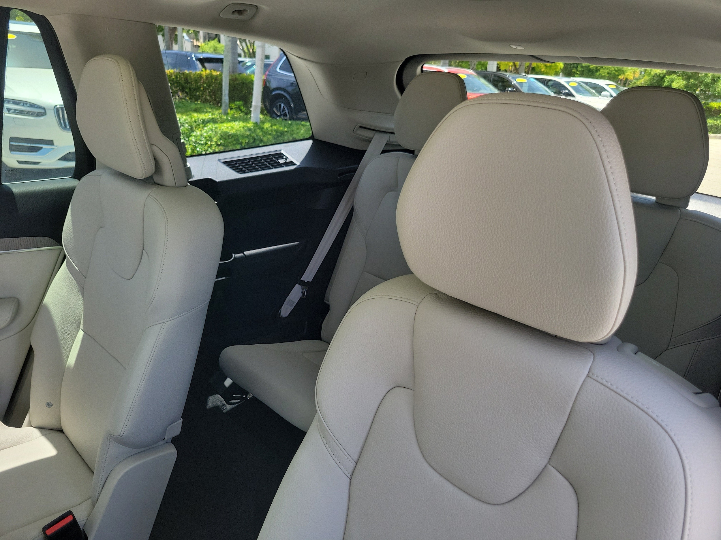 2025 Volvo XC90 Plus - Photo 12