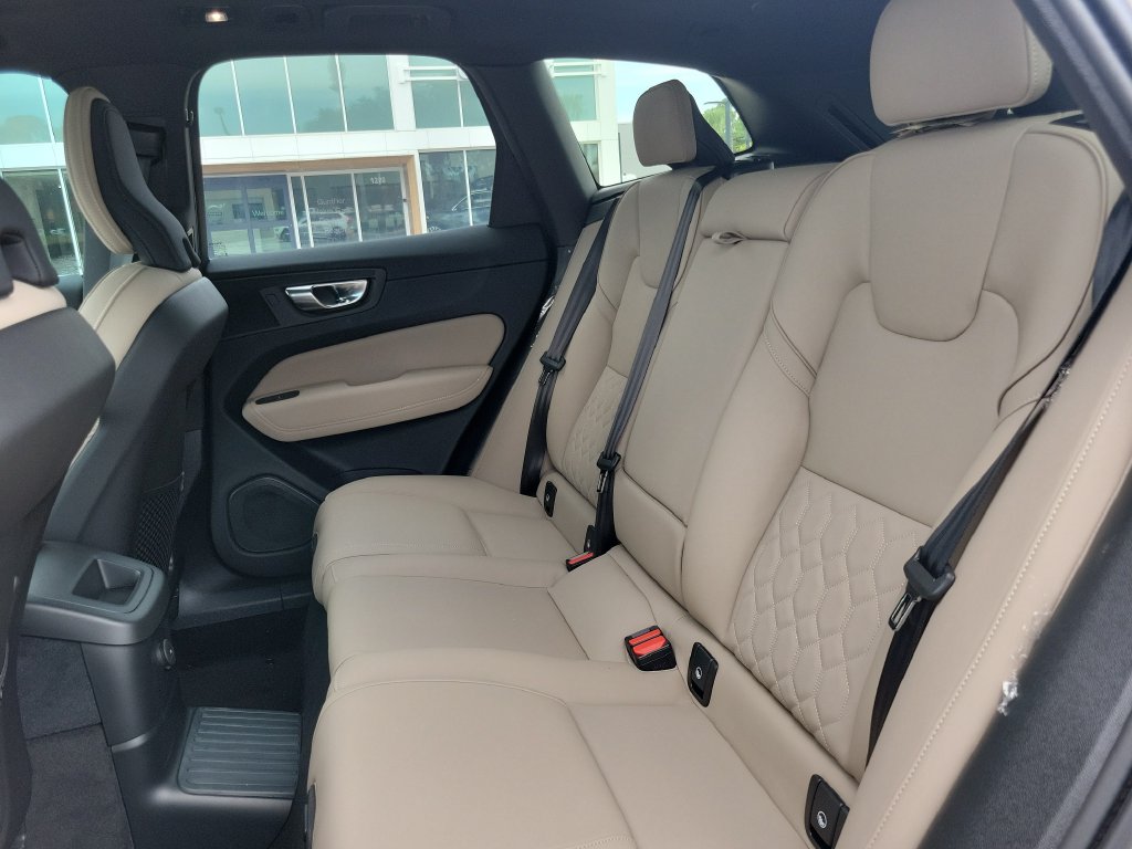 2026 Volvo XC60 Plus - Photo 8