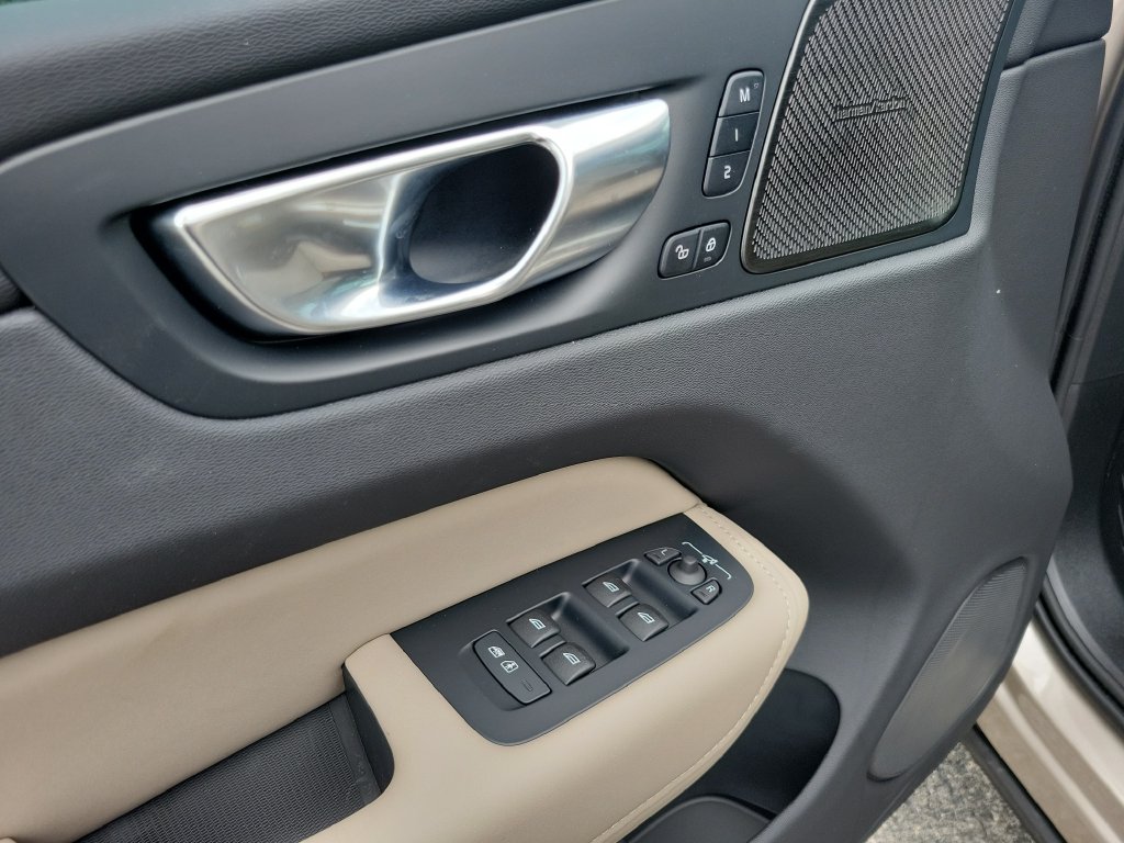 2026 Volvo XC60 Plus - Photo 13