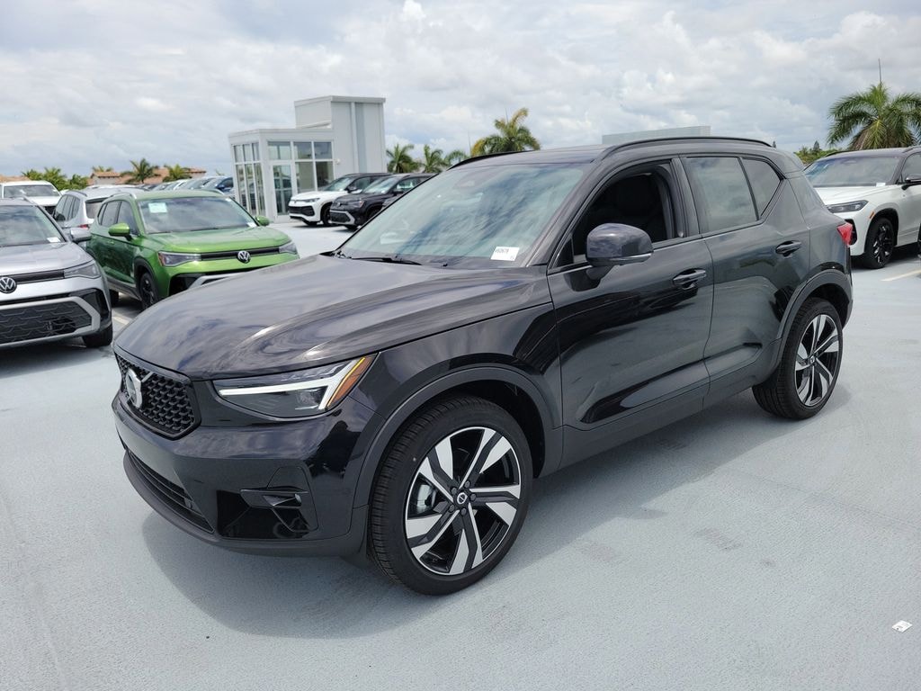 New 2026 Volvo XC40 B5 Plus SUV