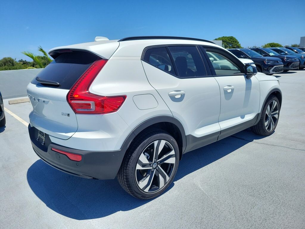 New 2026 Volvo XC40 B5 Plus SUV