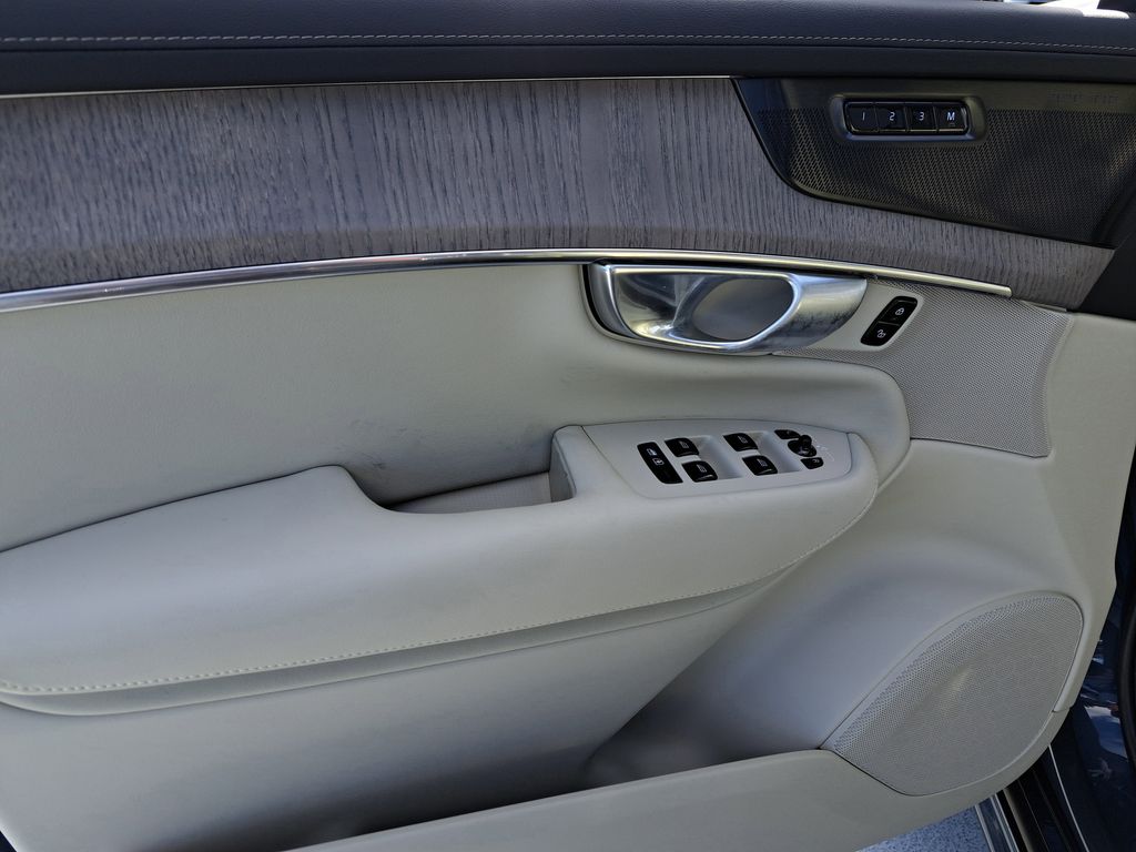 2026 Volvo XC90 Ultra - Photo 17