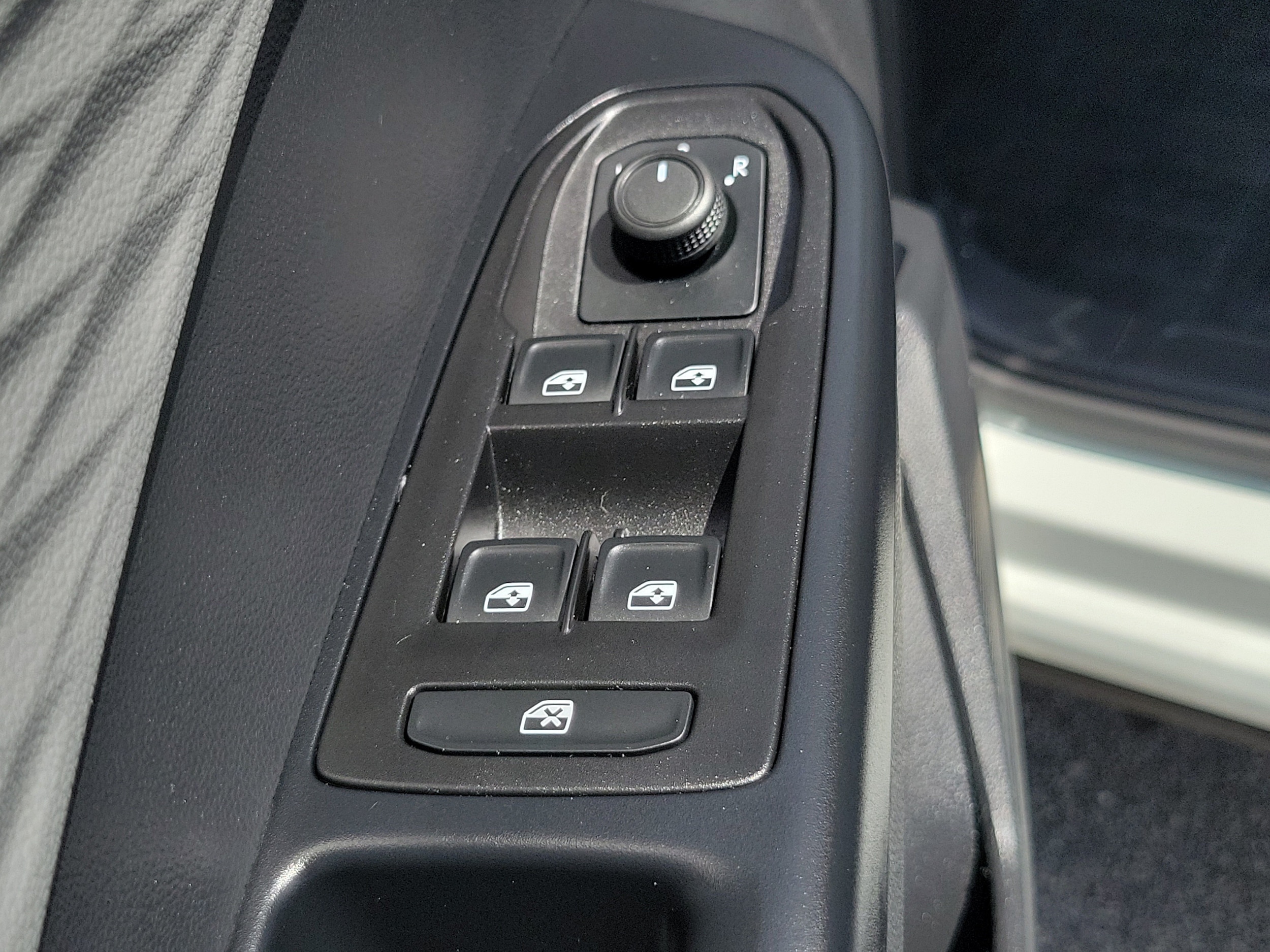 2023 Volkswagen Taos S - Photo 18