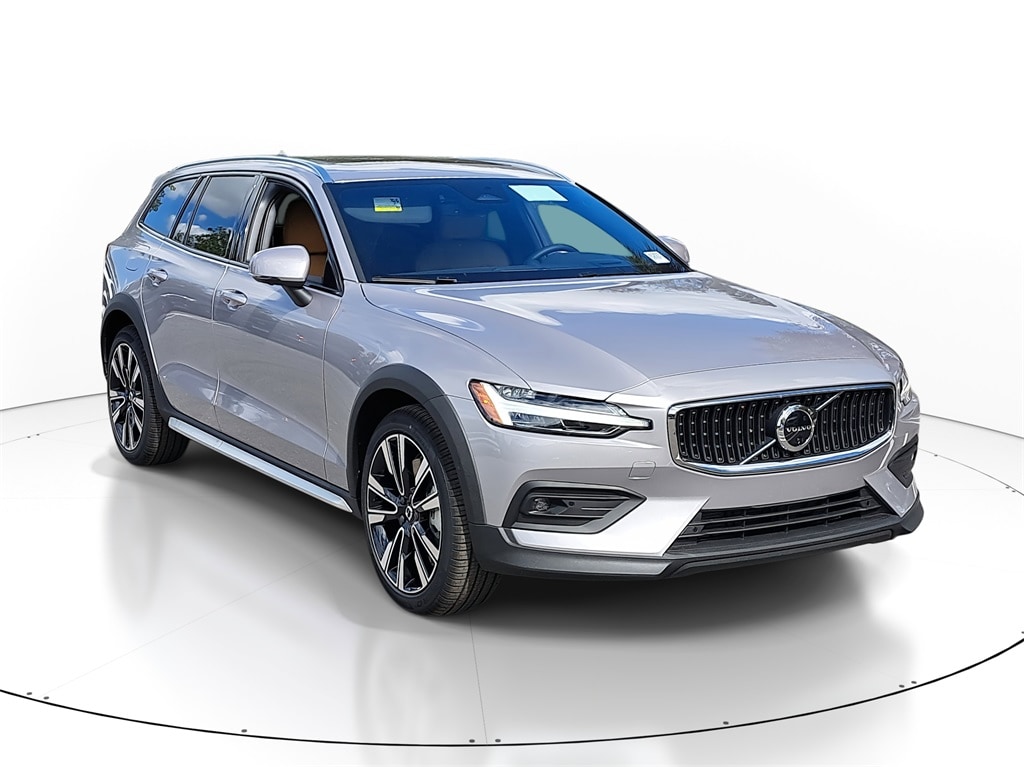 2026 Volvo V60 Cross Country Ultra's photo