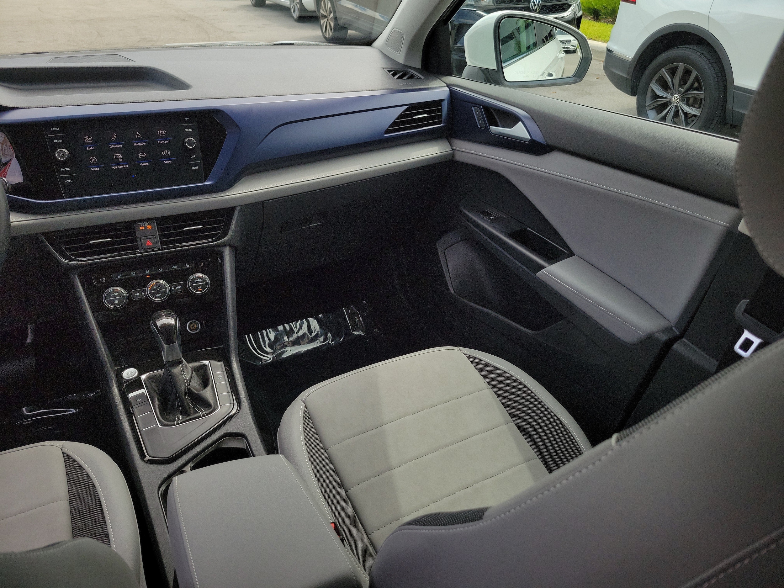 2024 Volkswagen Taos SE - Photo 16