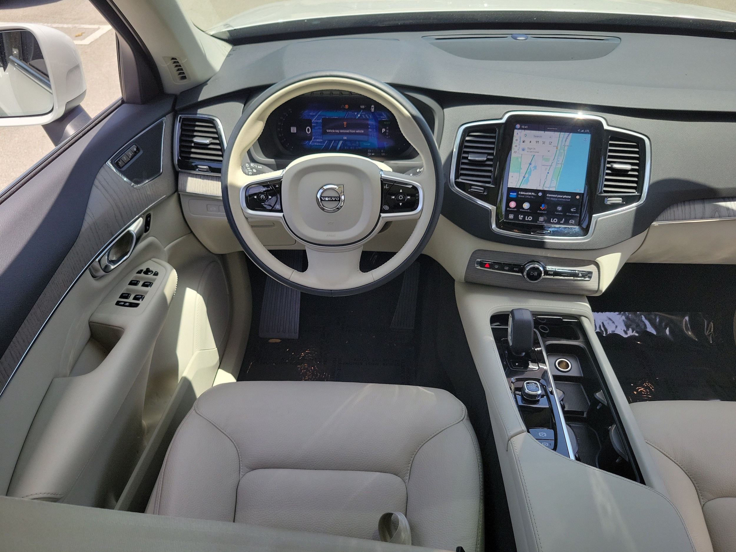 2025 Volvo XC90 Plus - Photo 15