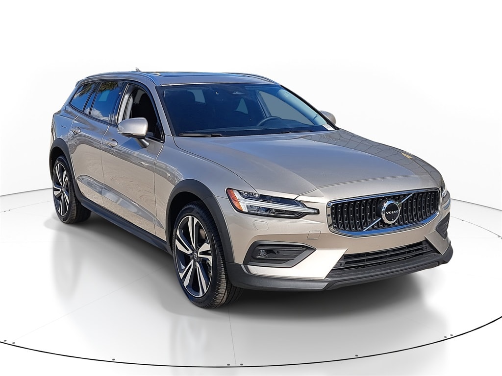2026 Volvo V60 Cross Country Plus's photo
