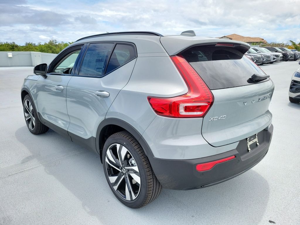 New 2026 Volvo XC40 B5 Plus SUV