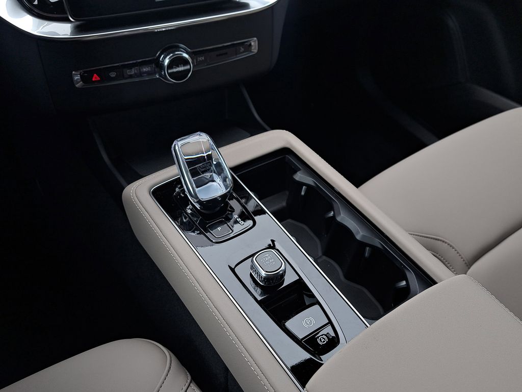 2026 Volvo XC90 Plus - Photo 31