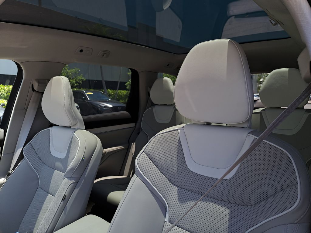 2025 Volvo EX90 Ultra - Photo 20