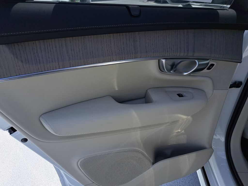 2026 Volvo XC90 Ultra - Photo 10