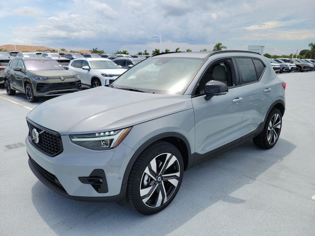 New 2026 Volvo XC40 B5 Ultra SUV
