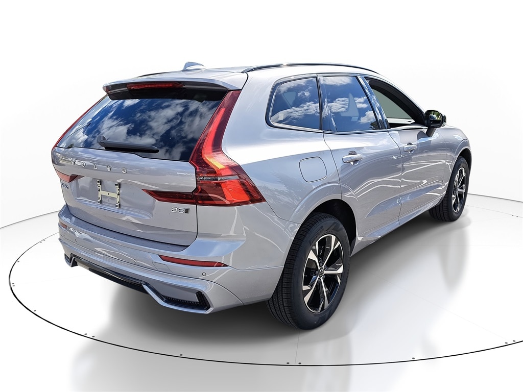 New 2026 Volvo XC60 B5 Core SUV