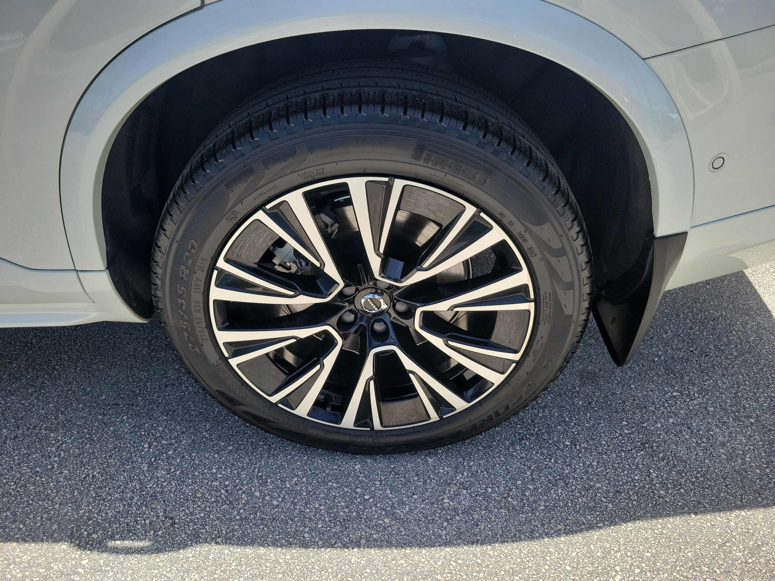 2025 Volvo XC90 Plus - Photo 9