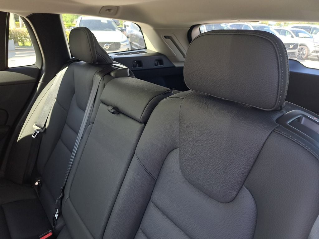 2026 Volvo V60 Cross Country Plus - Photo 11