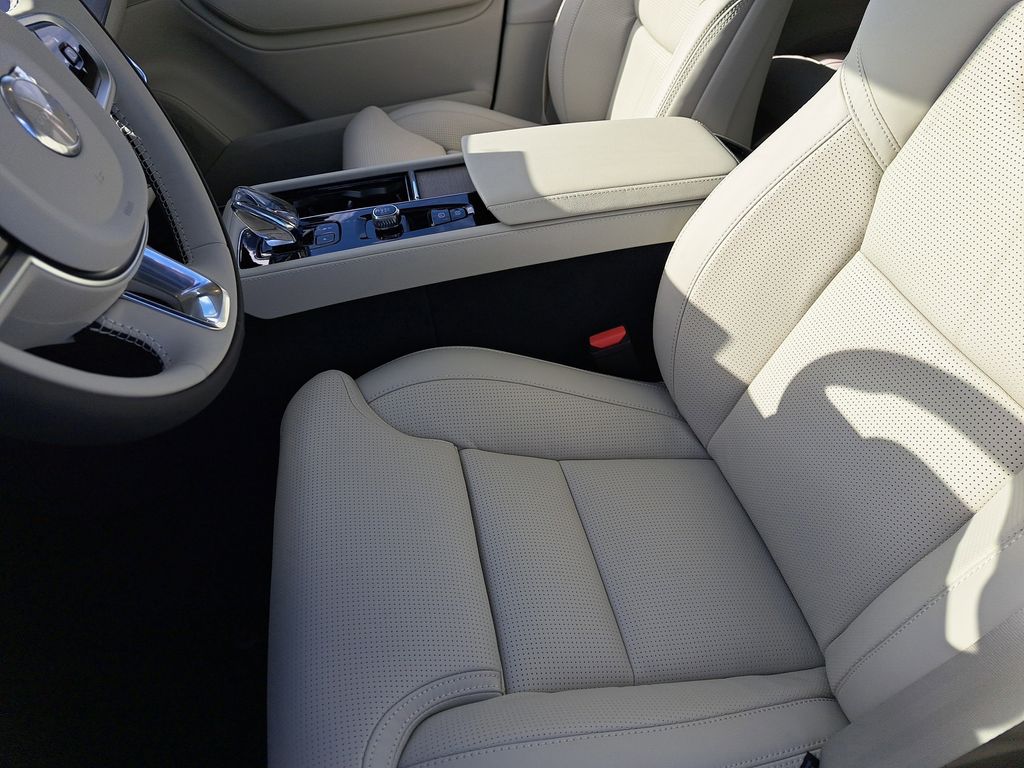 2026 Volvo XC90 Ultra - Photo 22