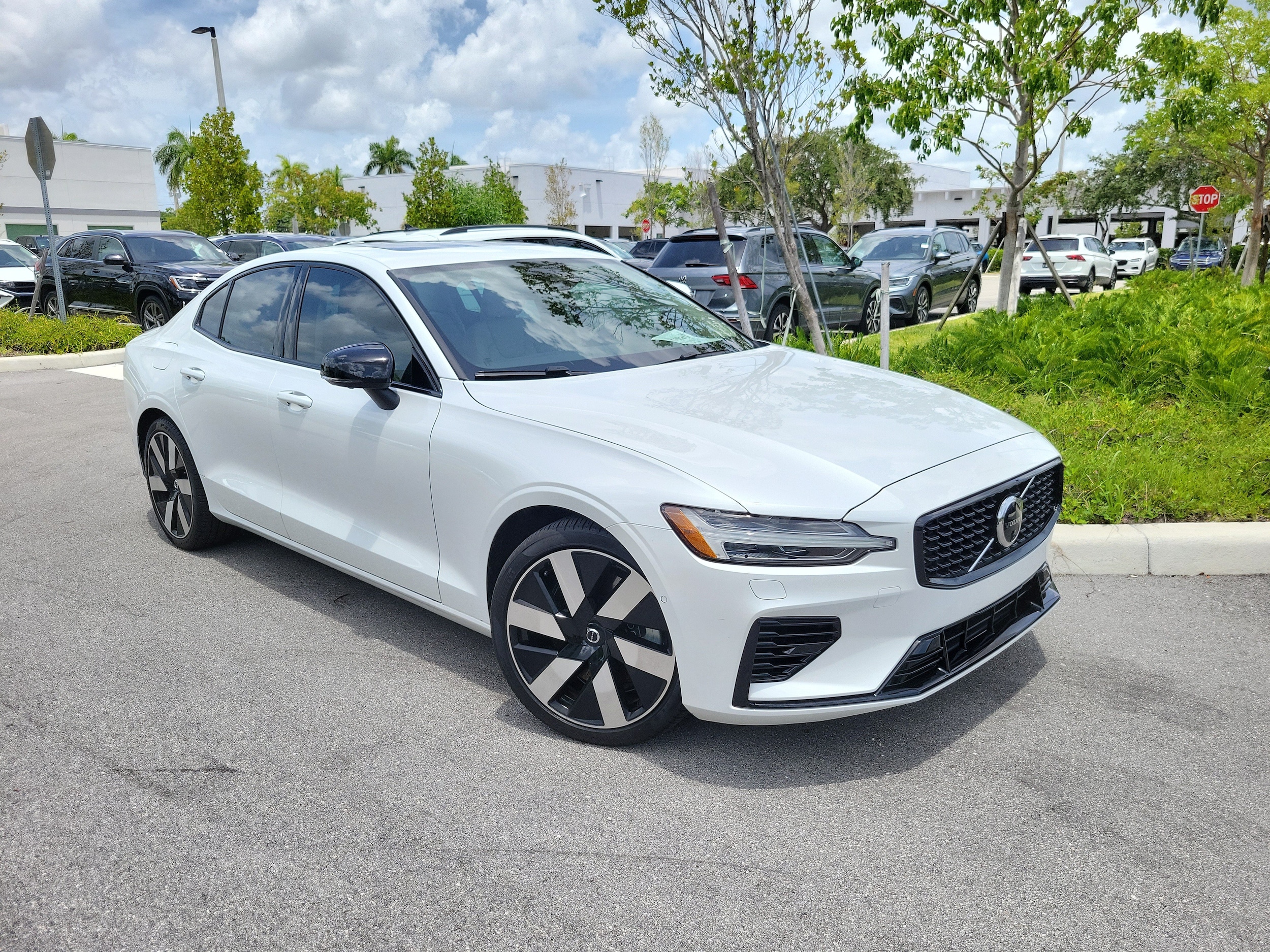 2024 Volvo S60 Recharge Plug-In Hybrid