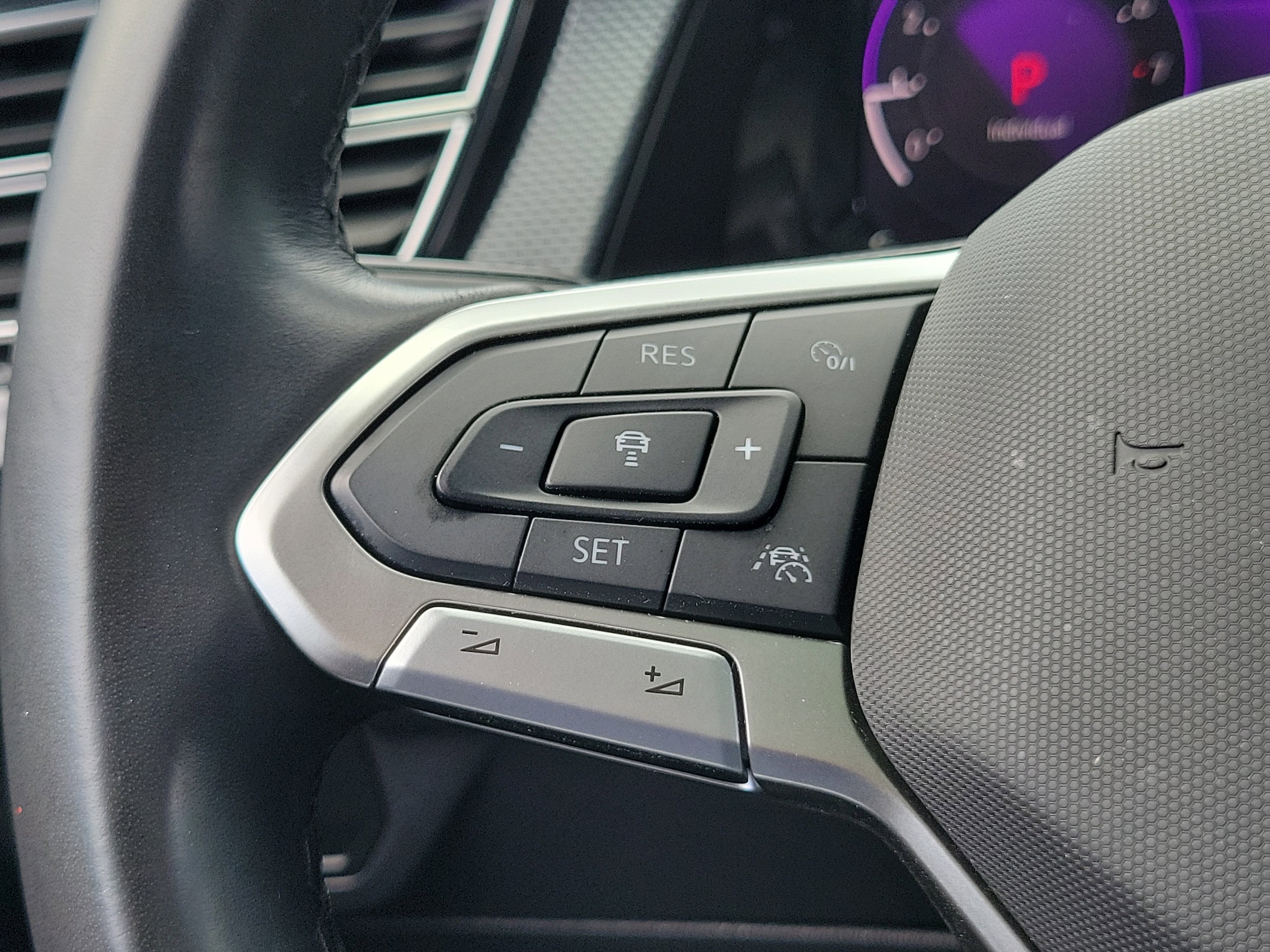 2024 Volkswagen Atlas Cross Sport SEL R-LINE - Photo 26