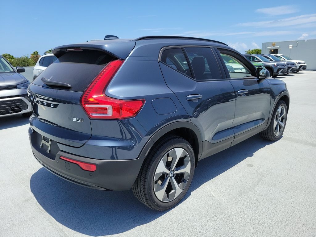New 2026 Volvo XC40 B5 Core SUV