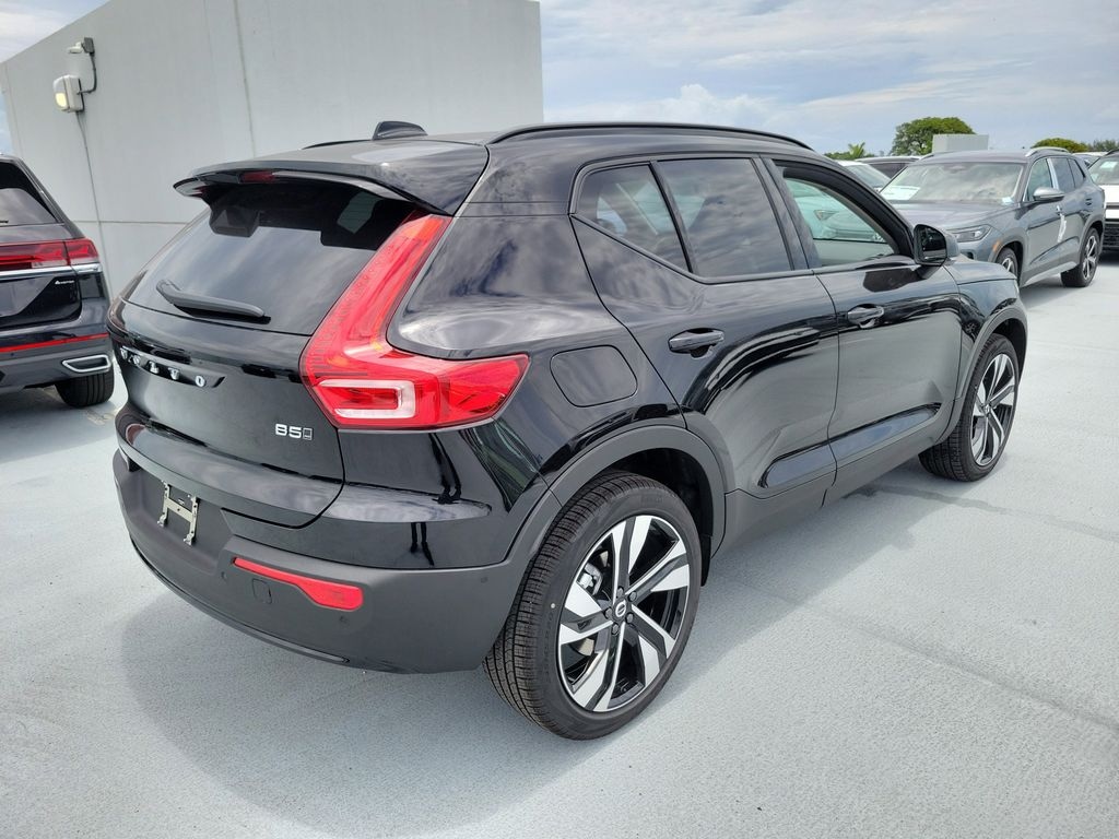 New 2026 Volvo XC40 B5 Plus SUV