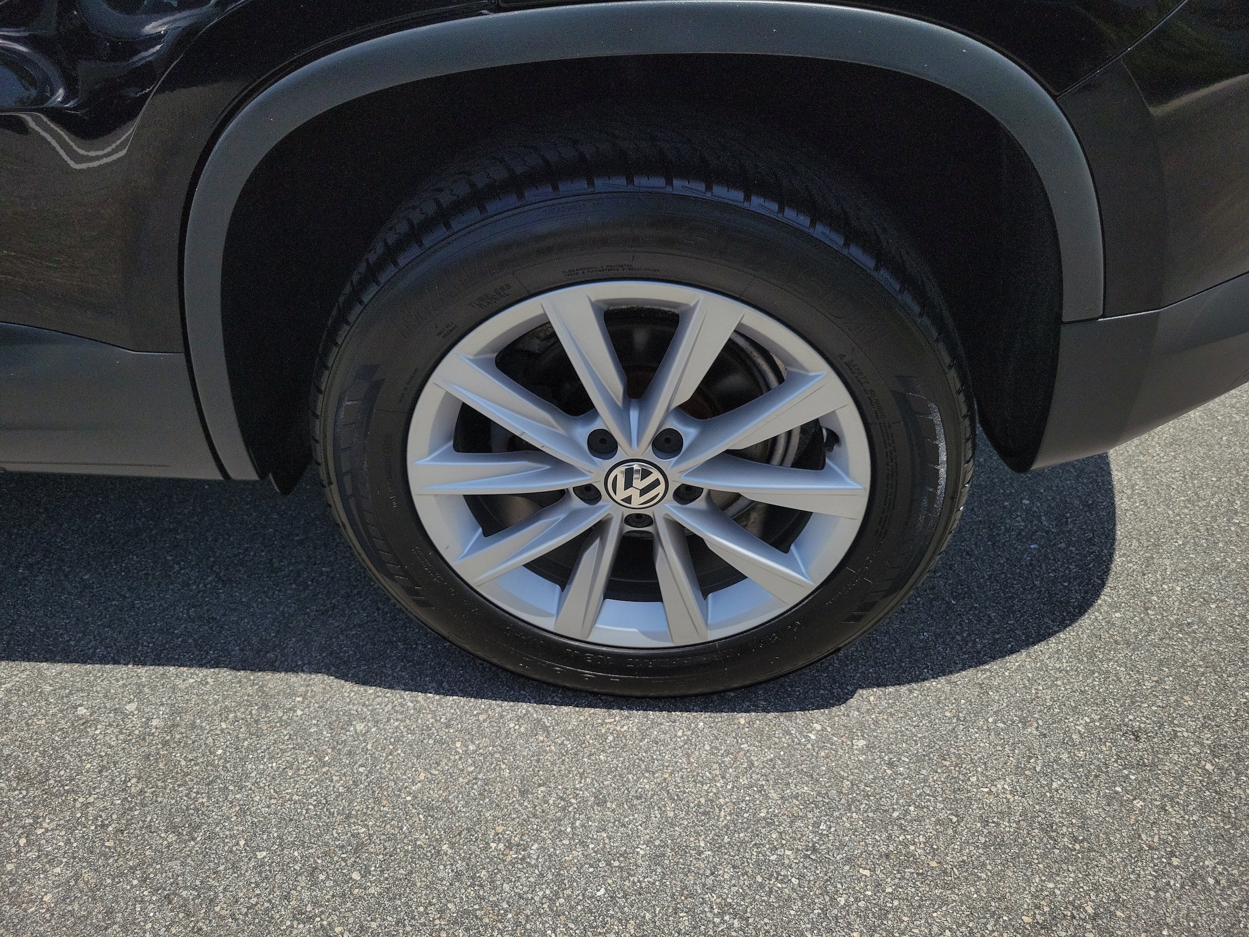 2018 Volkswagen Tiguan Limited Base - Photo 8