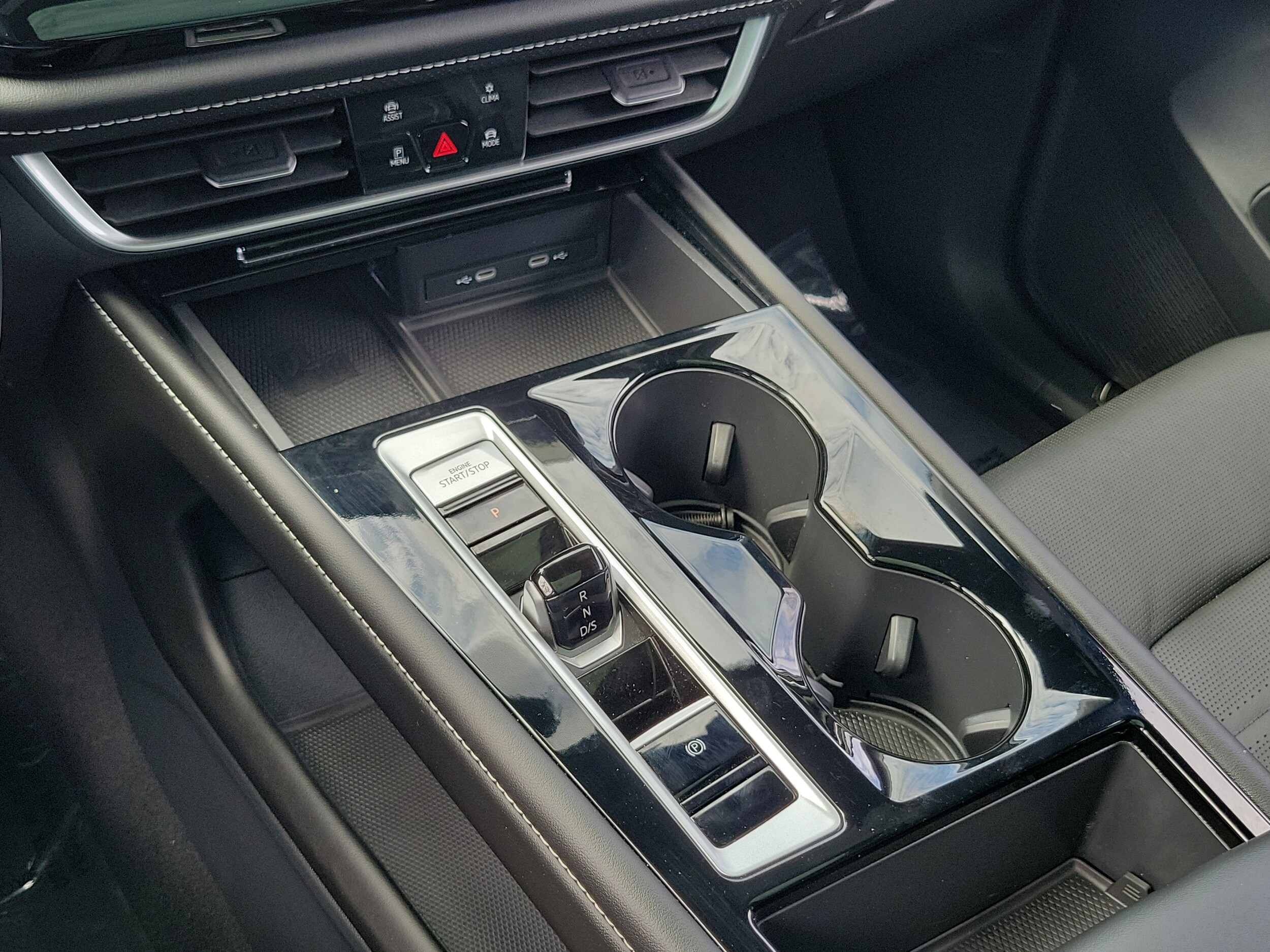 2024 Volkswagen Atlas Cross Sport SEL R-LINE - Photo 32