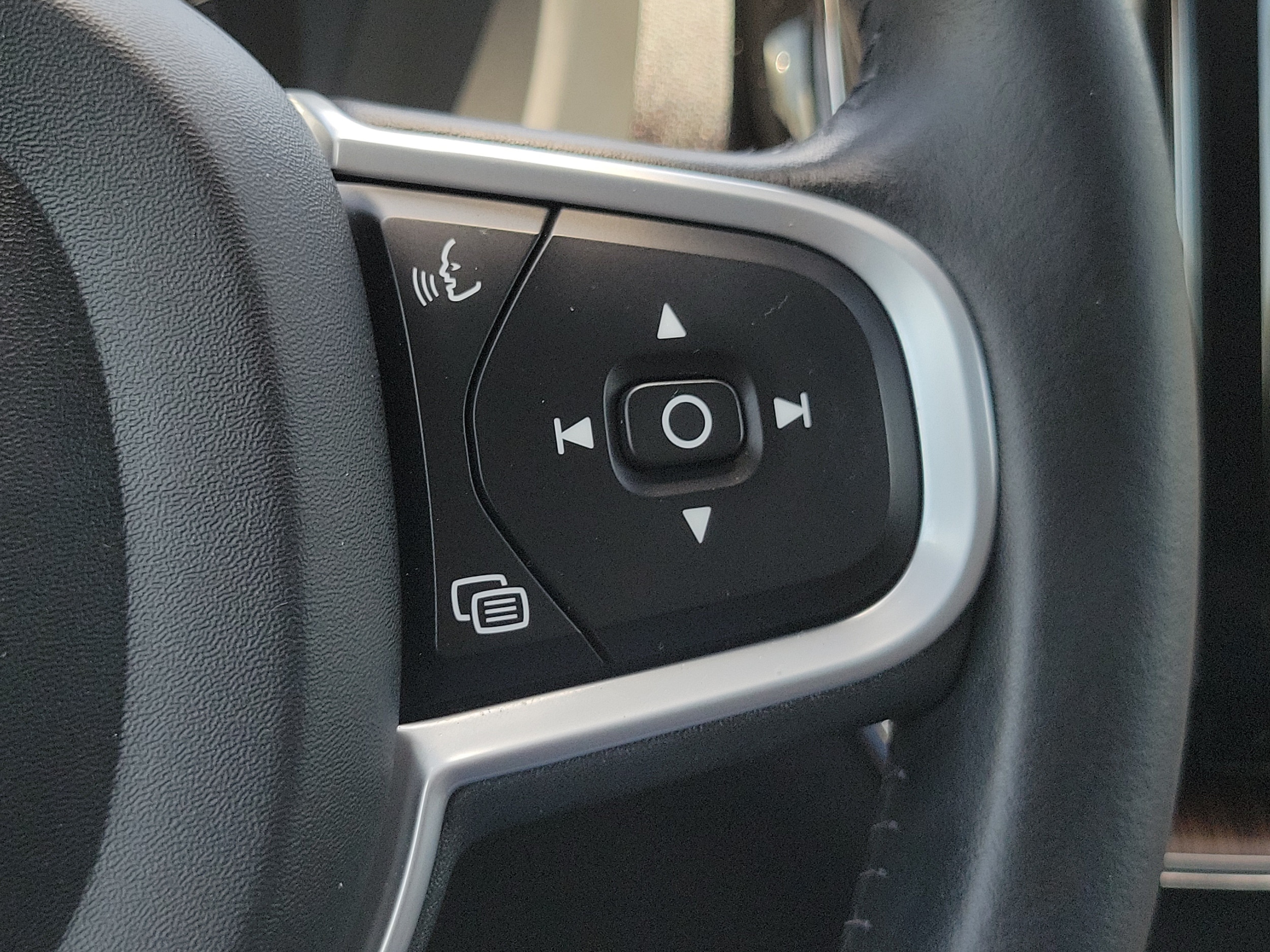 2021 Volvo XC60 Momentum - Photo 25