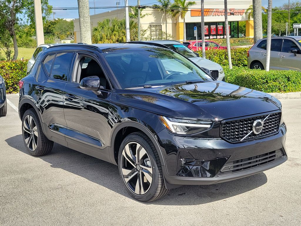 New 2026 Volvo XC40 B5 Plus SUV