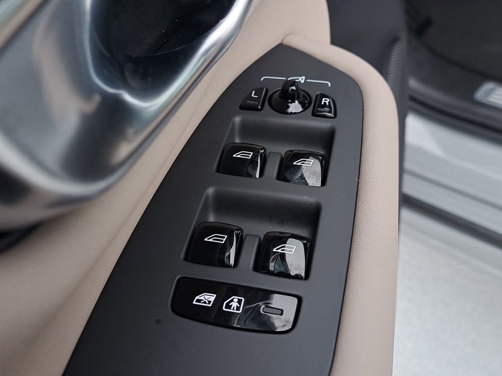 2026 Volvo XC90 Plus - Photo 19