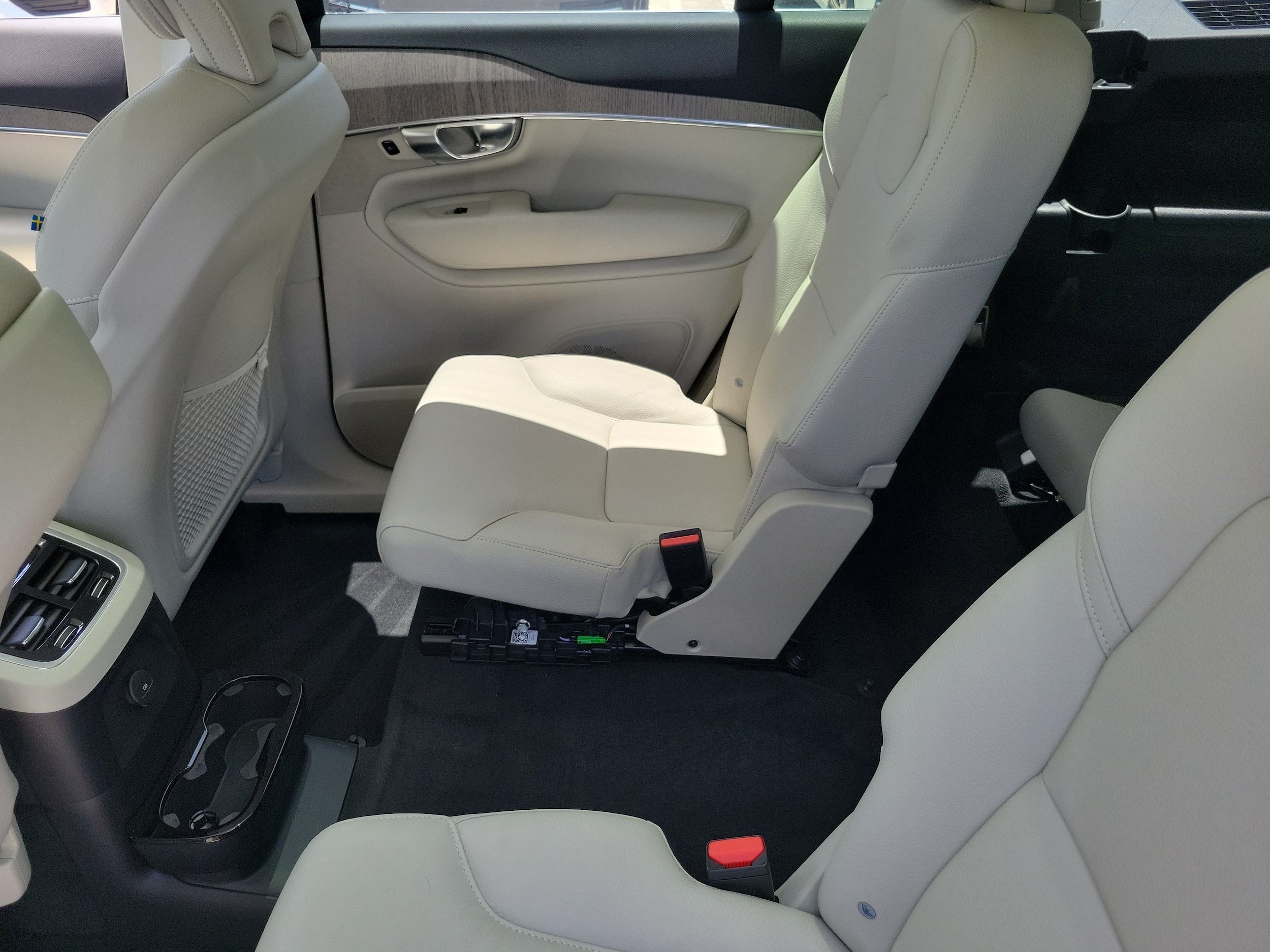 2025 Volvo XC90 Plus - Photo 13