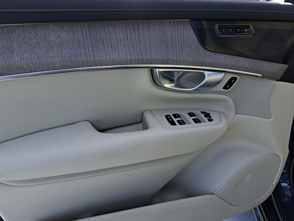 2026 Volvo XC90 Ultra - Photo 17