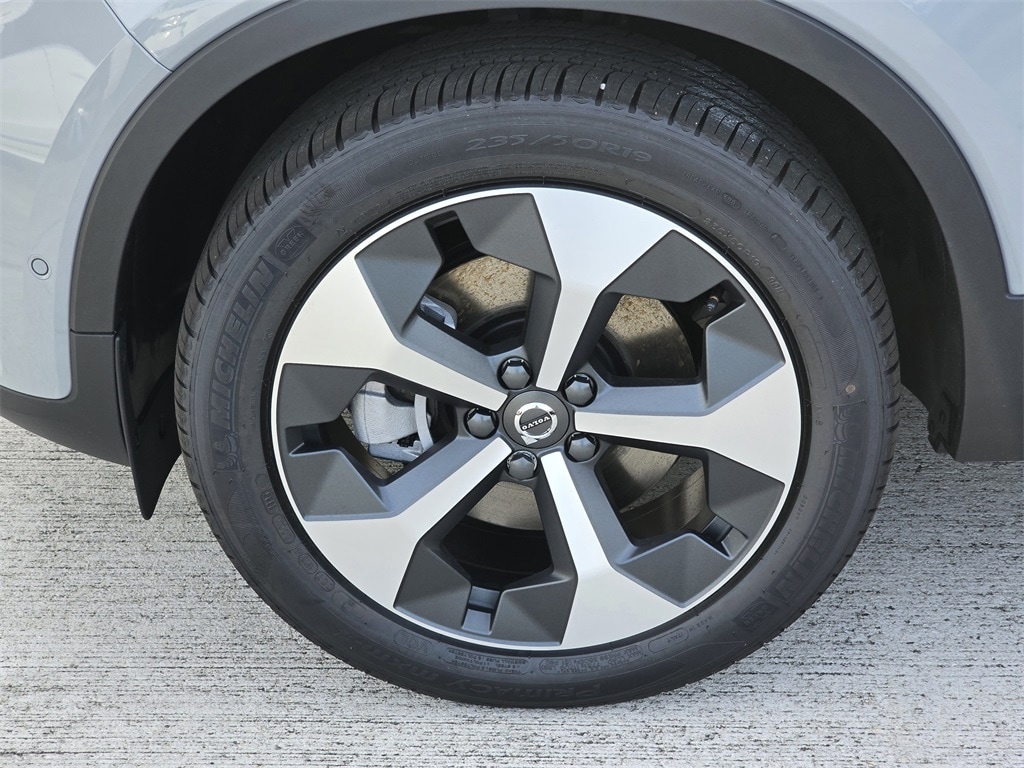 New 2026 Volvo XC40 B5 Plus SUV