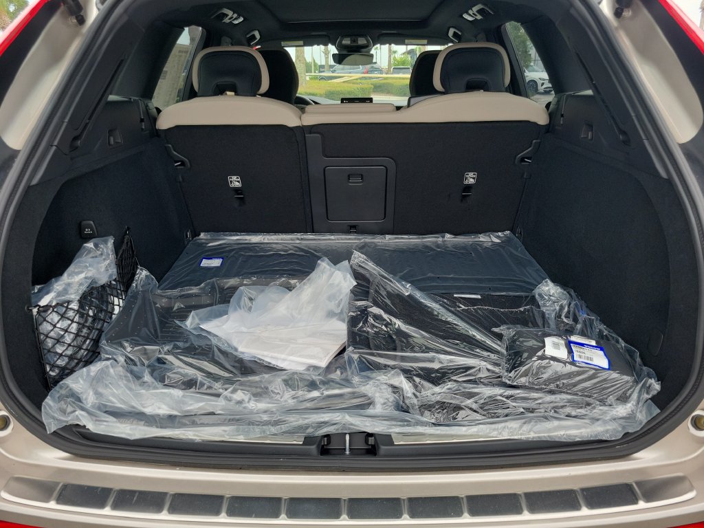 2026 Volvo XC60 Plus - Photo 7