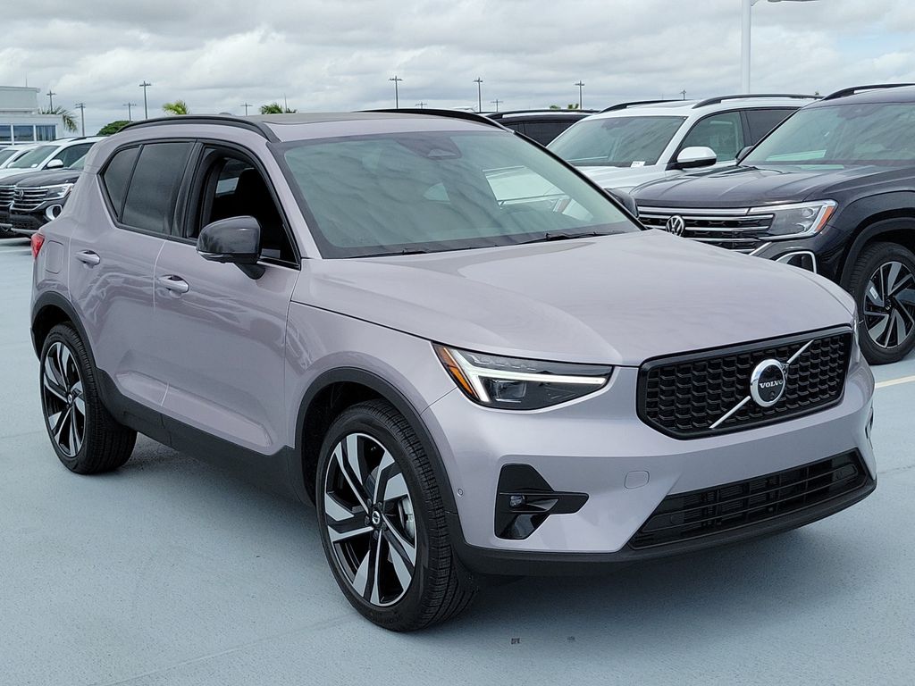 2026 Volvo XC40 B5 Ultra Dark AWD's photo